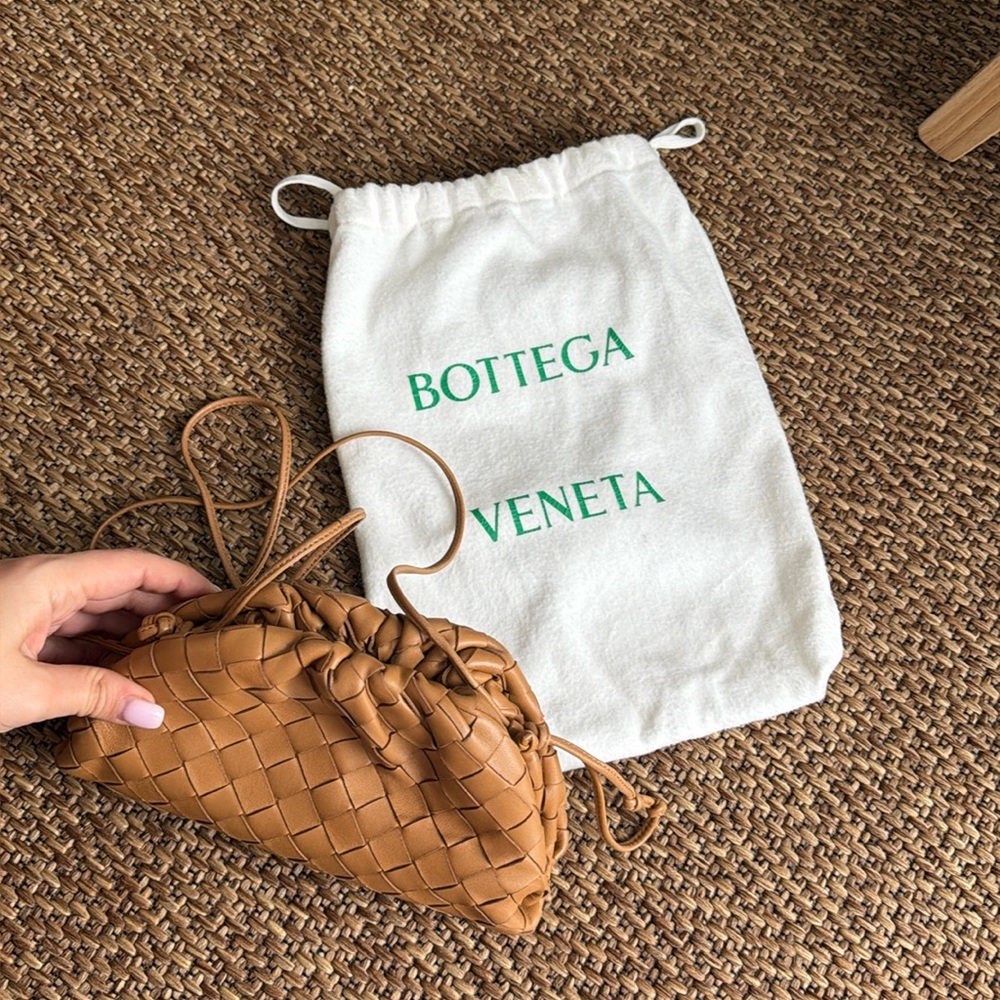 It's a great pouch, it can be worn both as a cross body bag & a clutch.